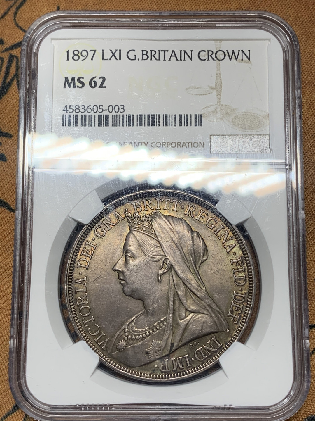 《竞宝斋》钱币微拍-第18场-本周日，周一2场连拍（全场顺丰包邮） NGC MS62 英国1897年1克朗 NGC编号：4583605-003 双面带彩复古包浆