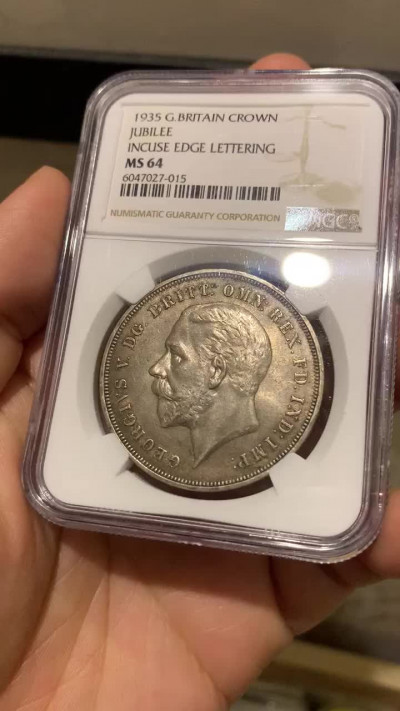《竞宝斋》钱币微拍-第18场-本周日，周一2场连拍（全场顺丰包邮） ngc-Ms64 1935年 英国乔五木马剑 深灰包浆 丝绸光 状态佳