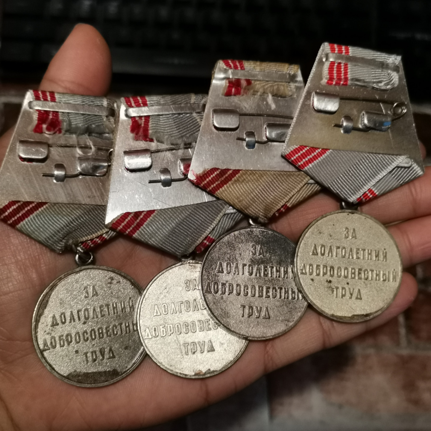 世界勋奖徽章拍卖第6期 前苏联光荣退休奖章一组合拍