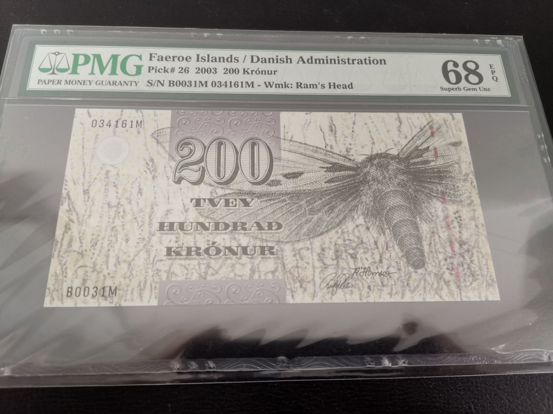 《张总收藏》43期—高分名誉 2003年法罗群岛初版200克朗PMG68高分大蛾子