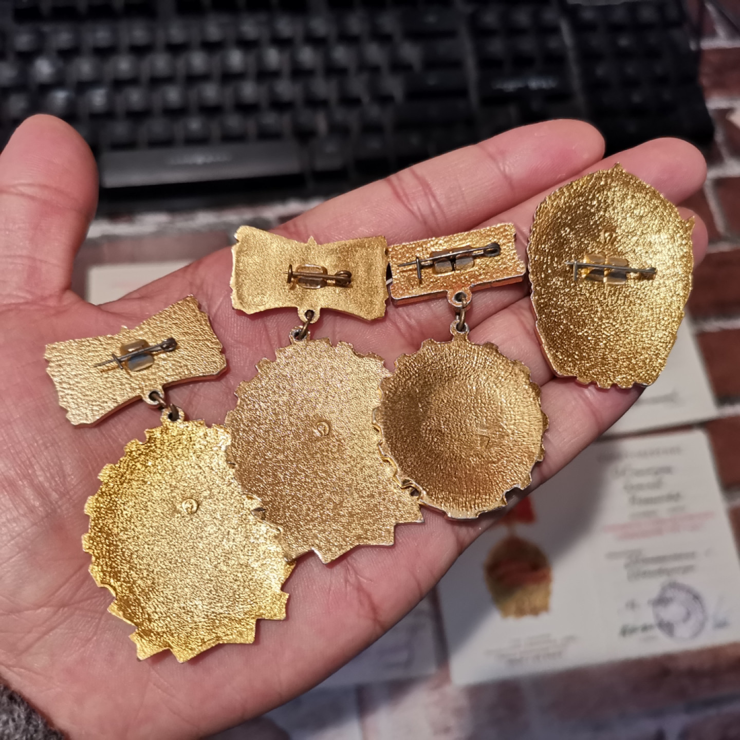 世界勋奖徽章拍卖第8期 前苏联劳动红旗奖章一组合拍