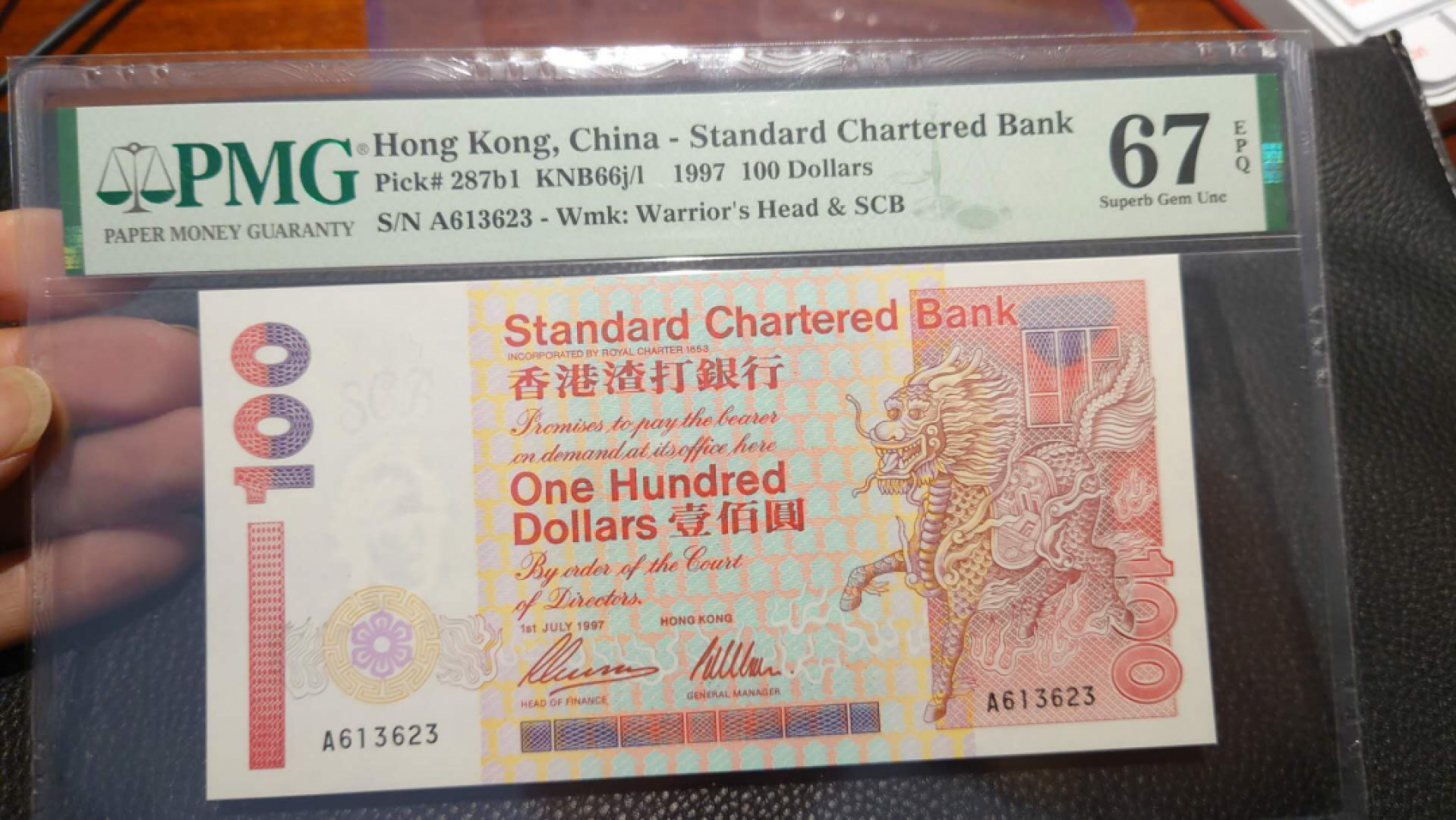 【囧羊收藏】精选微拍第41期暨2021年三十二期 港澳台币专场 1997年7月1日香港渣打银行100元 首发A冠 纸胆年份稀少 PMG67E亚军分无47尾号623