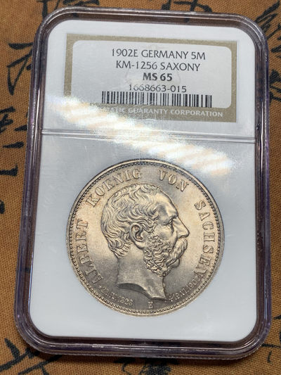 《竞宝斋》钱币微拍-第19场-本周日，周一2场连拍（全场顺丰包邮） - NGC-MS65 德国萨克森 1902年 阿尔伯特逝世纪念 5马克 银币 暗金包浆 丝滑底光 可以收藏的高分！ NGC编号1668663-015
