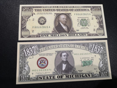 《外钞收藏家》第一百五十二期拍卖（本期98件） - 两张仿美元 设计 纪念券 像打印的 全新