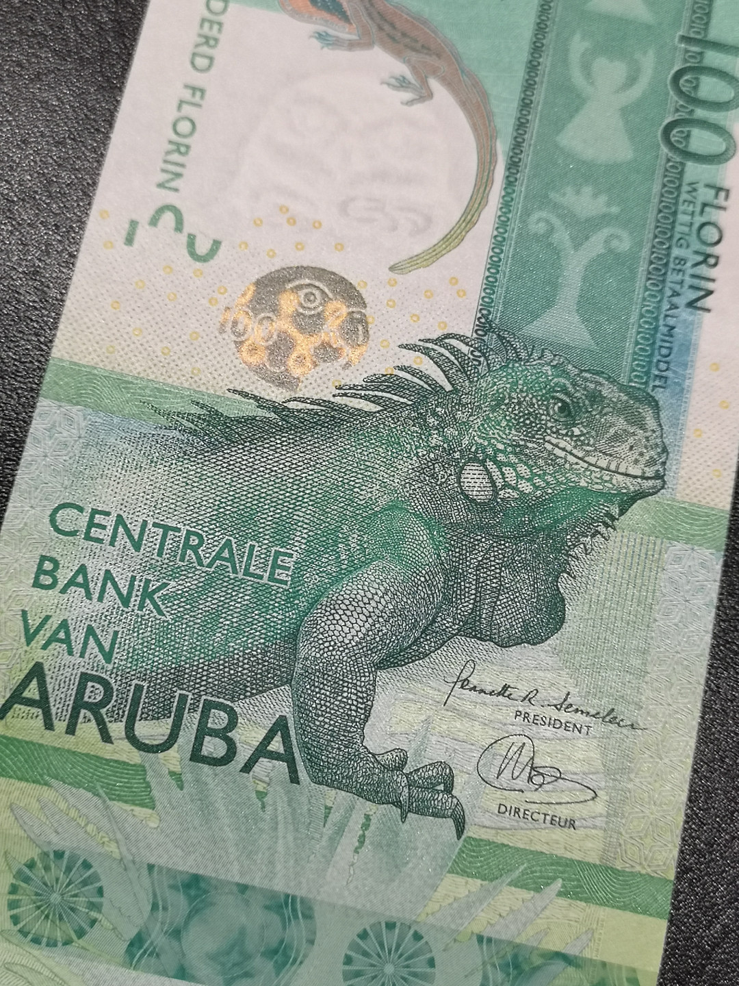 《外钞收藏家》第一百五十二期拍卖（本期98件） 2019年阿鲁巴100 A冠 无47 有疑似捆印 非硬折