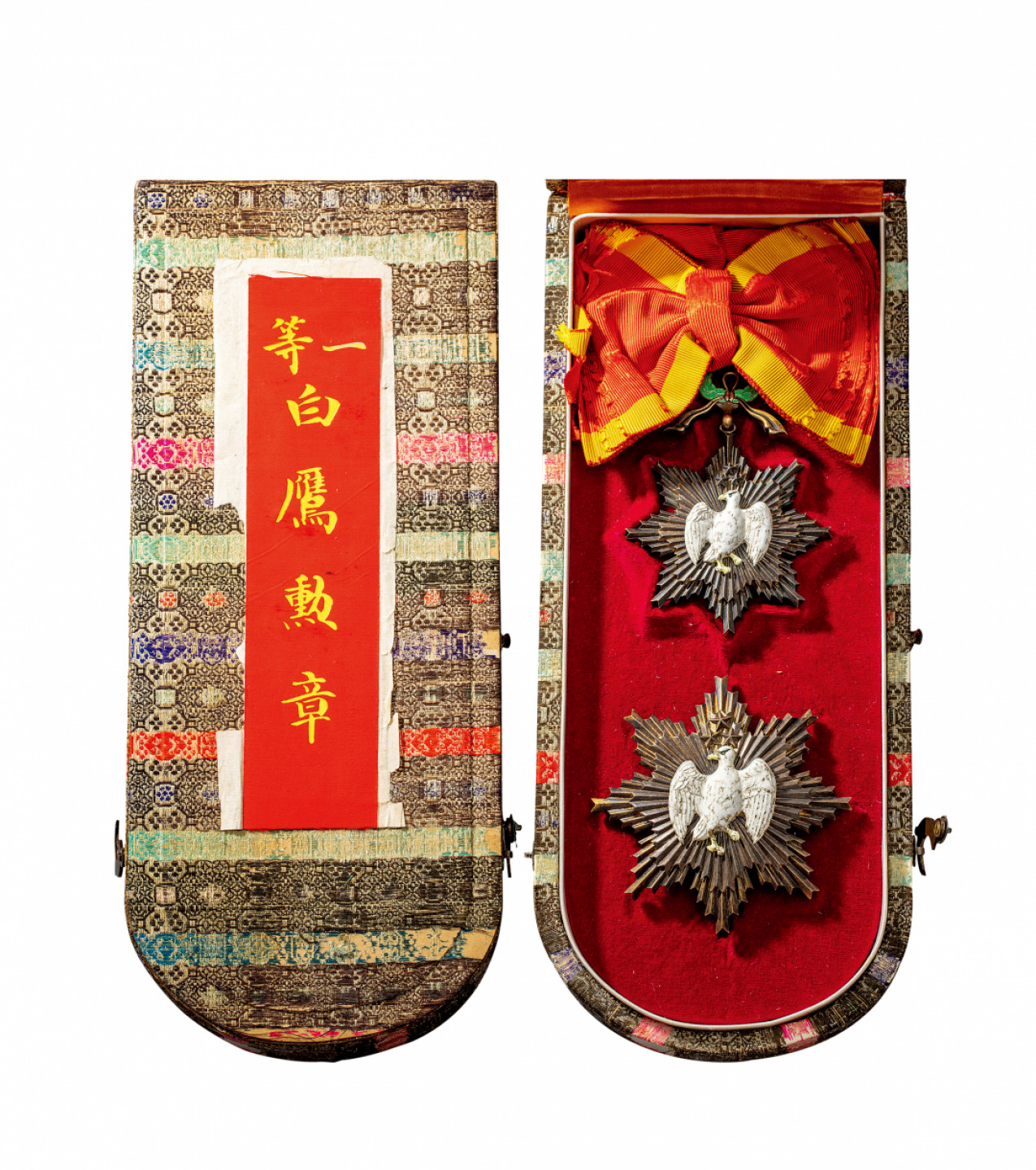 2021北京华艺国际历代钱币勋章及金银锭金银器专场 民国 一等白鹰勋章•副章一组•附绶带•原盒 尺寸不一