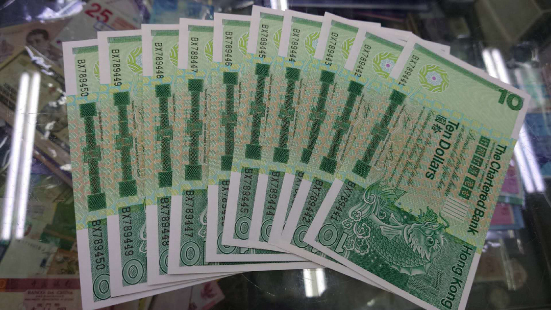 【囧羊收藏】精选微拍第41期暨2021年三十二期 港澳台币专场 1981年香港渣打银行10元 大鲤鱼 标准十连号带豹子号 全新UNC灯下无斑