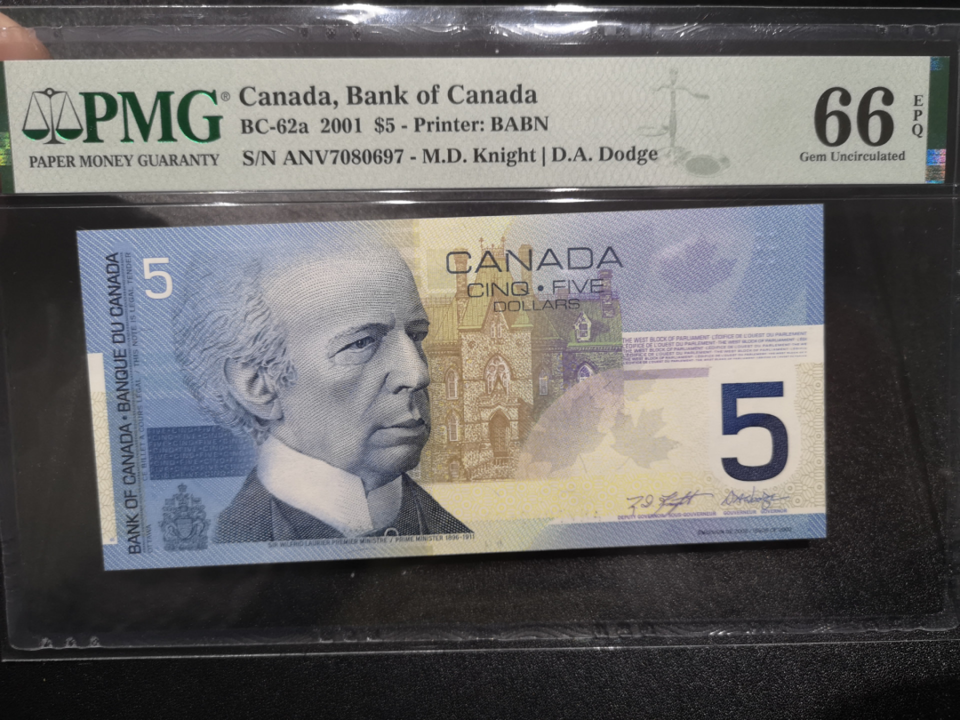 《外钞收藏家》第一百五十二期拍卖（本期98件） 2001年加拿大5加元 PMG66 初版