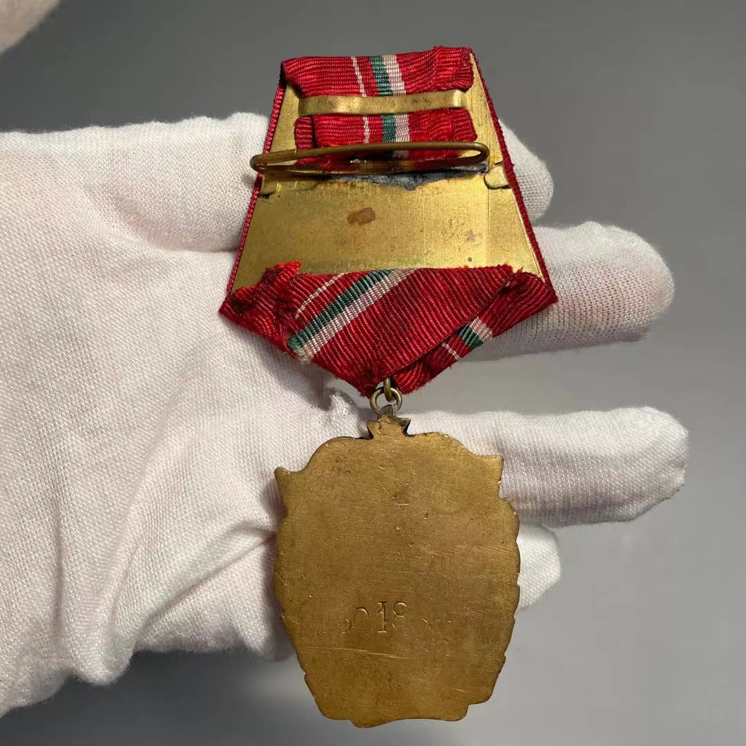 世界勋奖徽章拍卖第12期 保加利亚战斗红旗勋章套章