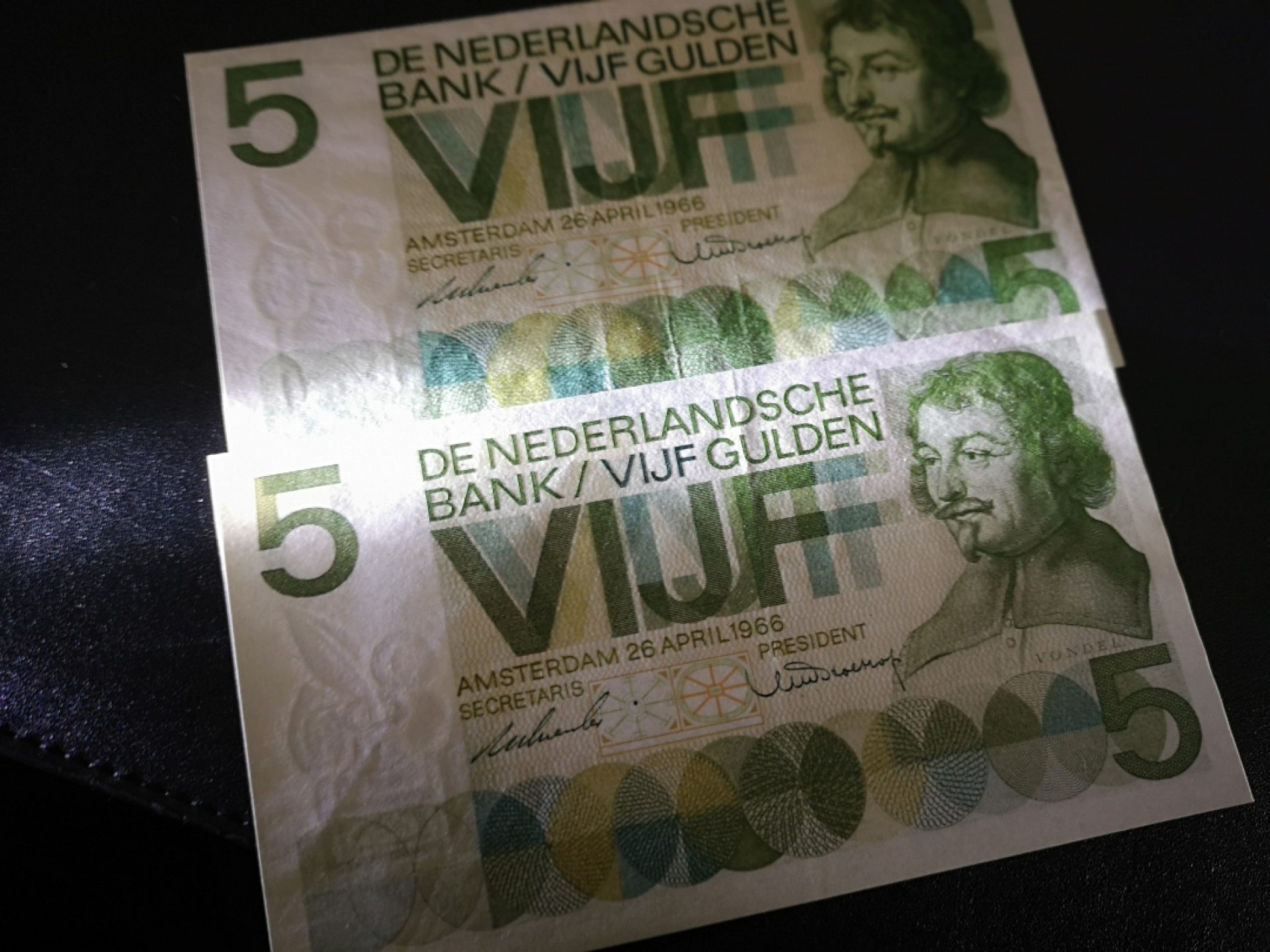 《外钞收藏家》第一百五十三期拍卖（本期94件） 荷兰1973年5盾近全新  另外两张VF品相 3张一起