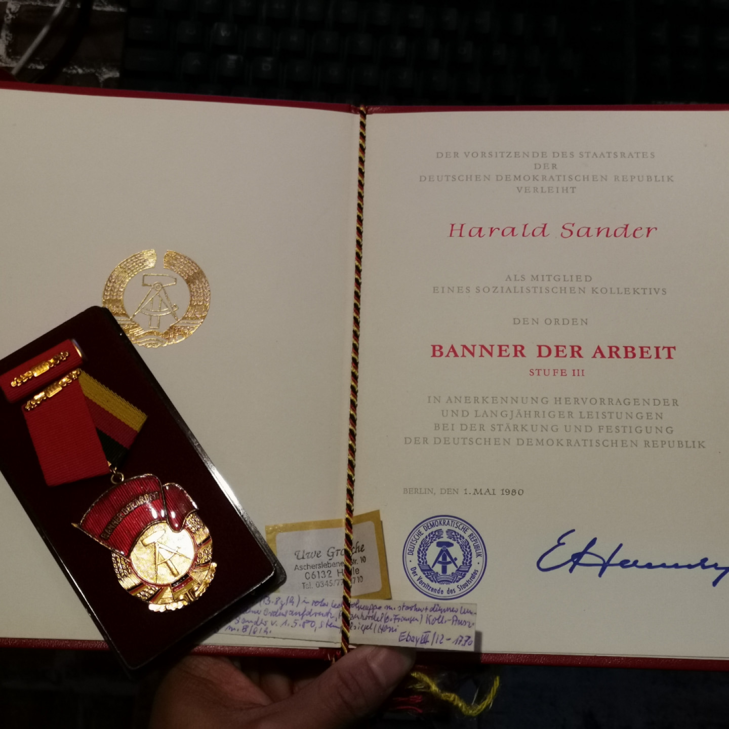 世界勋奖徽章拍卖第11期 东德劳动红旗勋章带证书