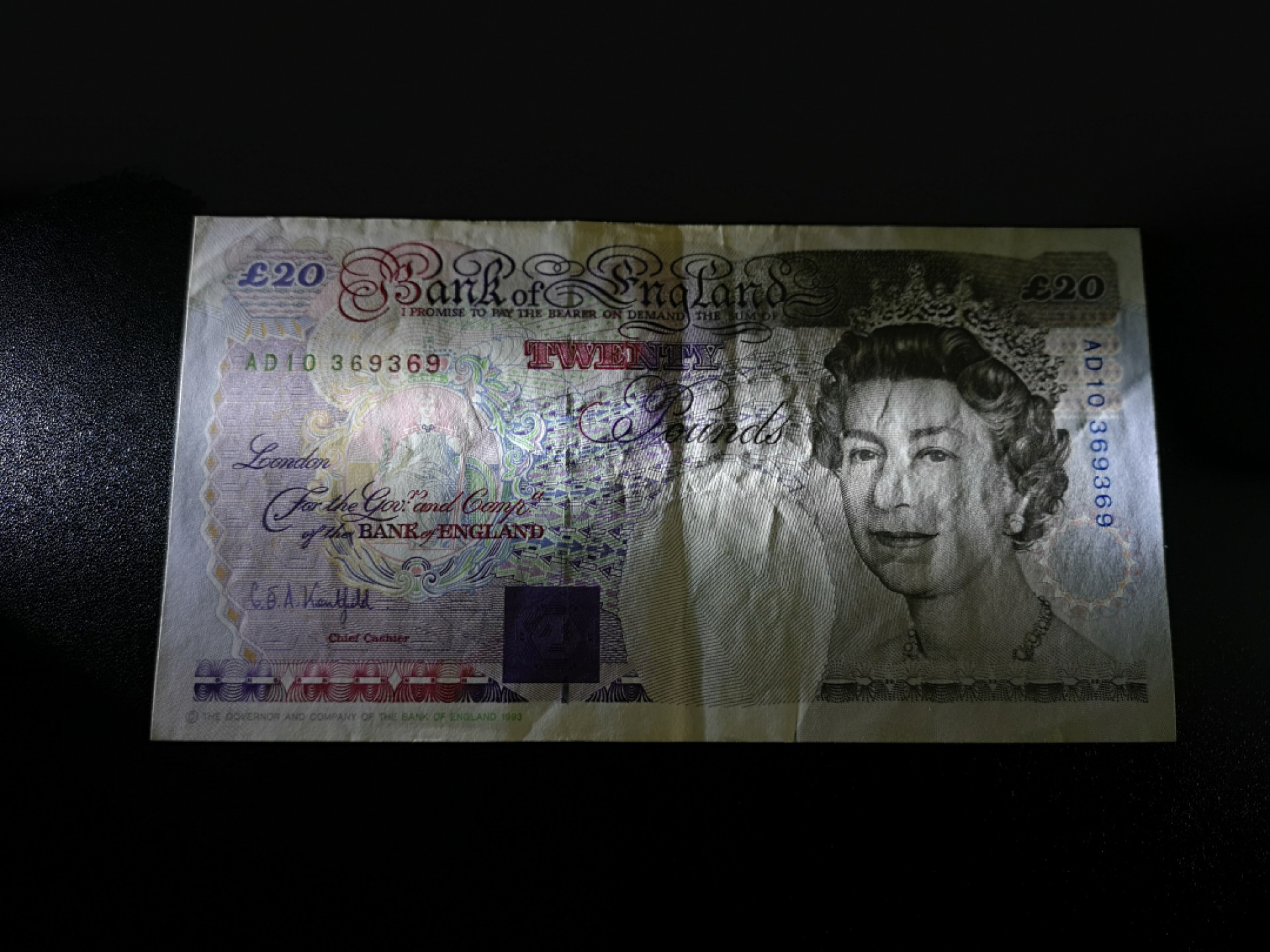 《外钞收藏家》第一百五十三期拍卖（本期94件） 英国E序列20镑 VF品相 369369重复号