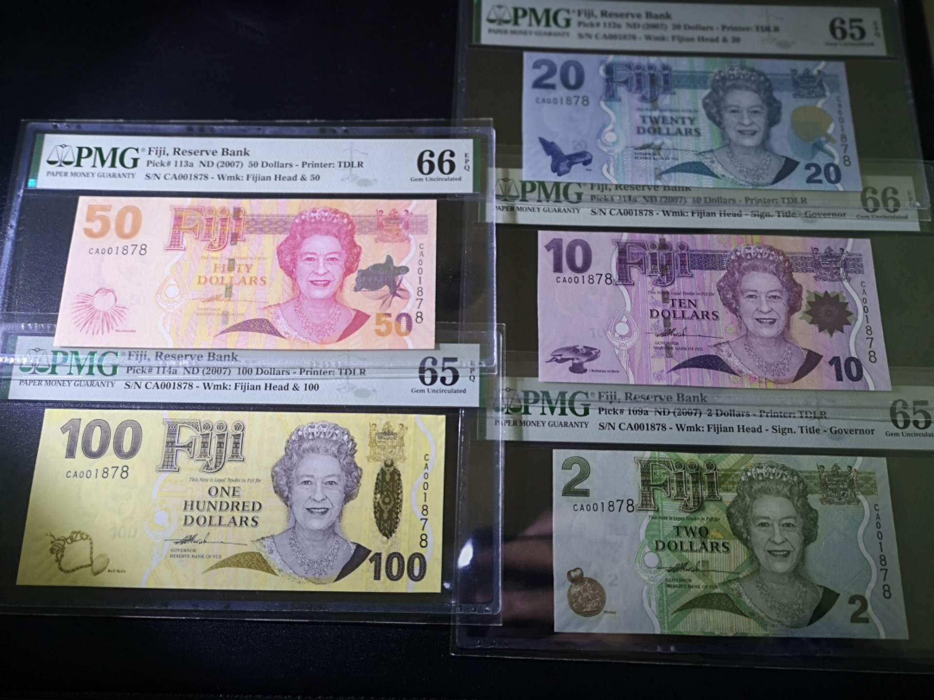 《外钞收藏家》第一百五十三期拍卖（本期94件） 2007年斐济全同号1878号 一套 PMG65-66 分数如图