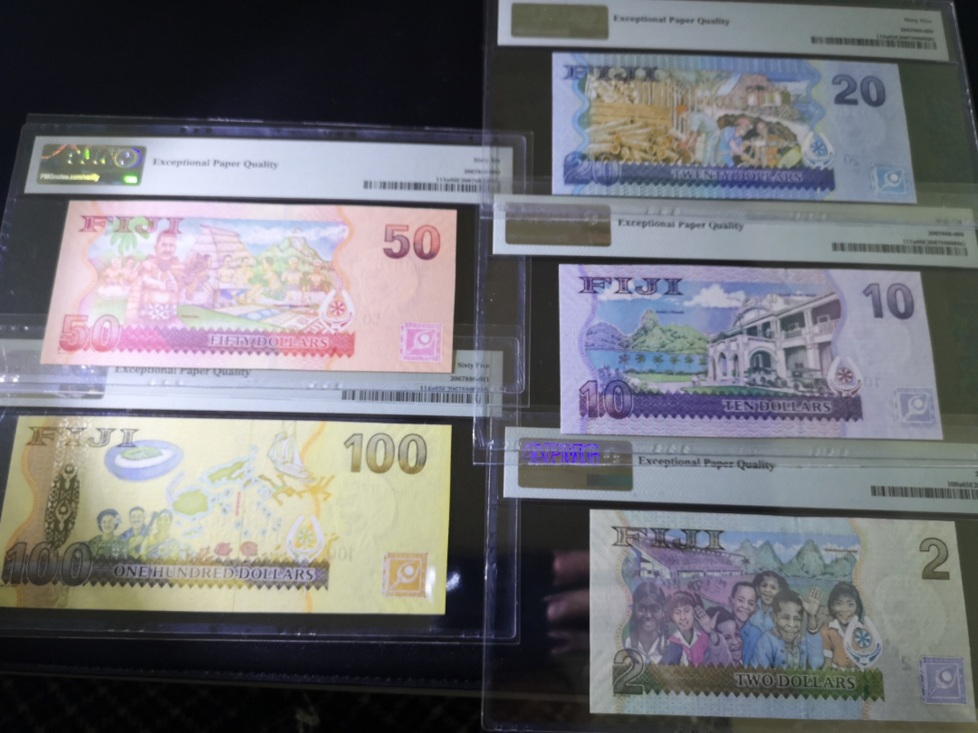 《外钞收藏家》第一百五十三期拍卖（本期94件） 2007年斐济全同号1878号 一套 PMG65-66 分数如图