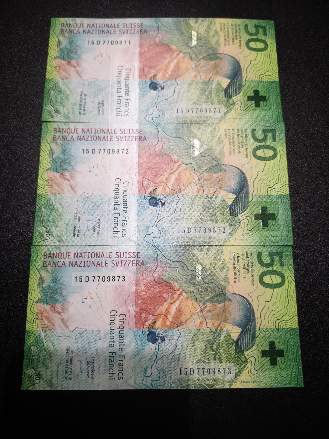 《外钞收藏家》第一百五十三期拍卖（本期94件） 最新版瑞士50法郎 三连号 全新UNC 