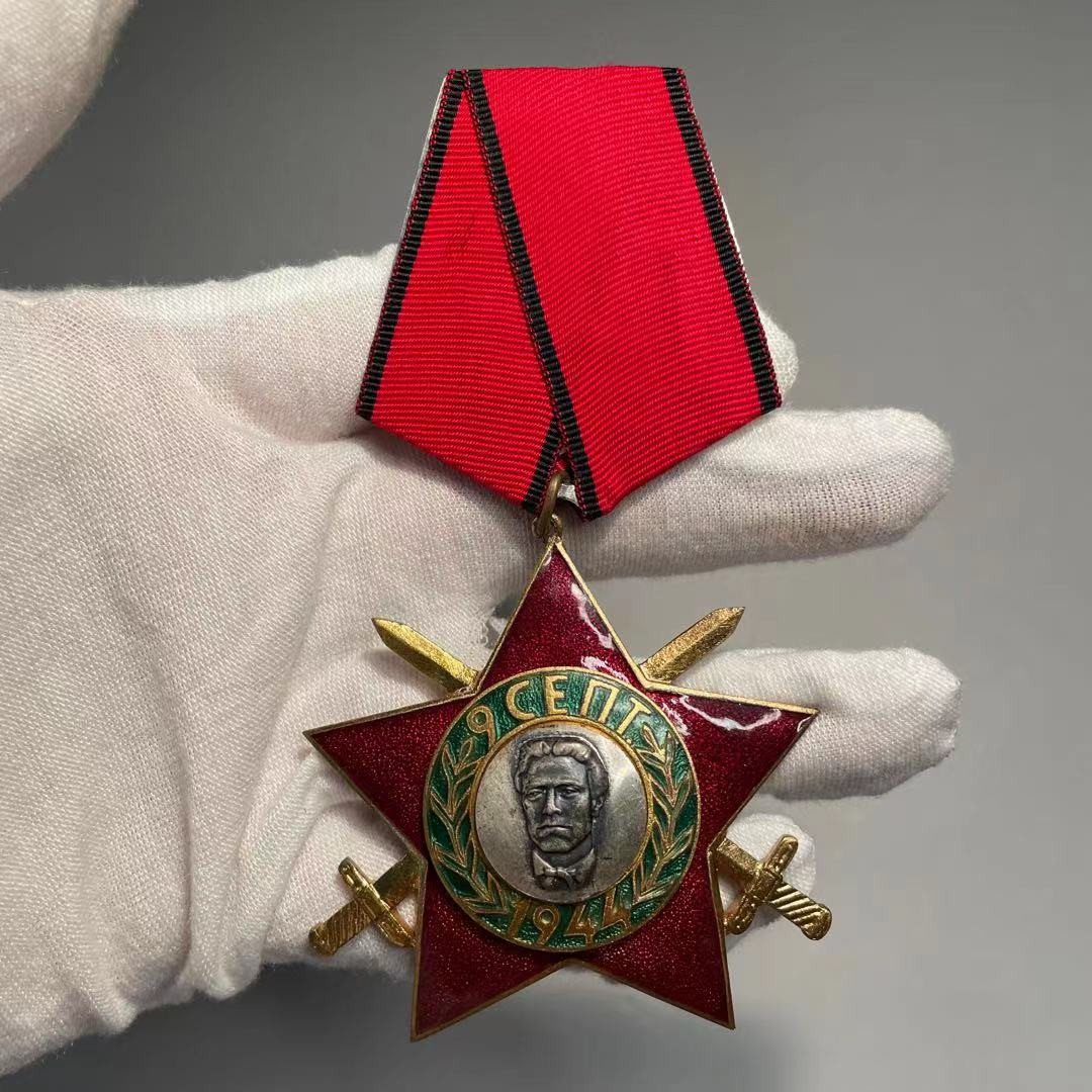 世界勋奖徽章拍卖第12期 保加利亚战斗红旗勋章套章