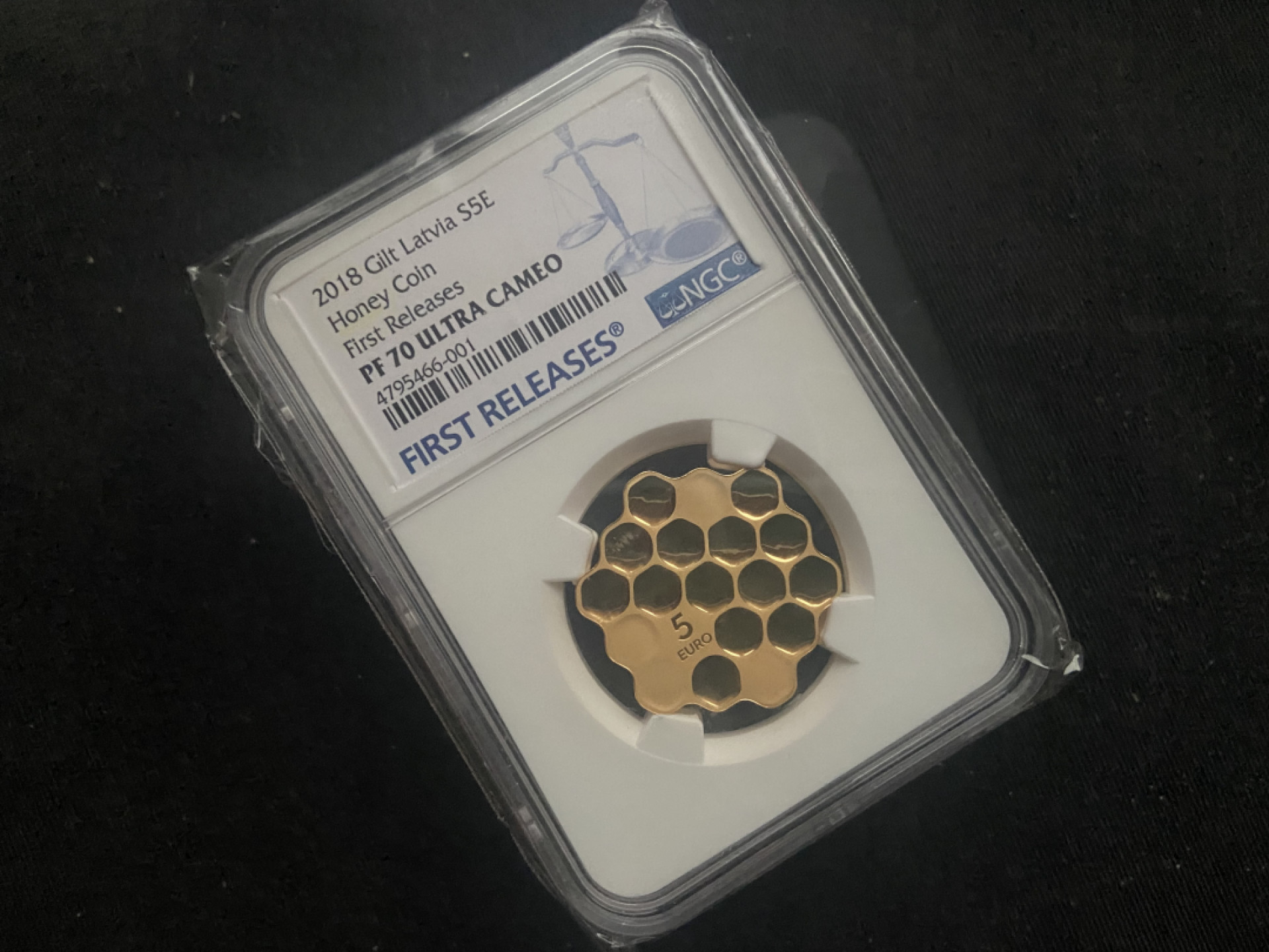 【实物赏析】🌟推荐🌟克劳斯获奖币🌟最佳硬币【拉托维亚】蜂巢镀金银币【蓝标ngc70】
