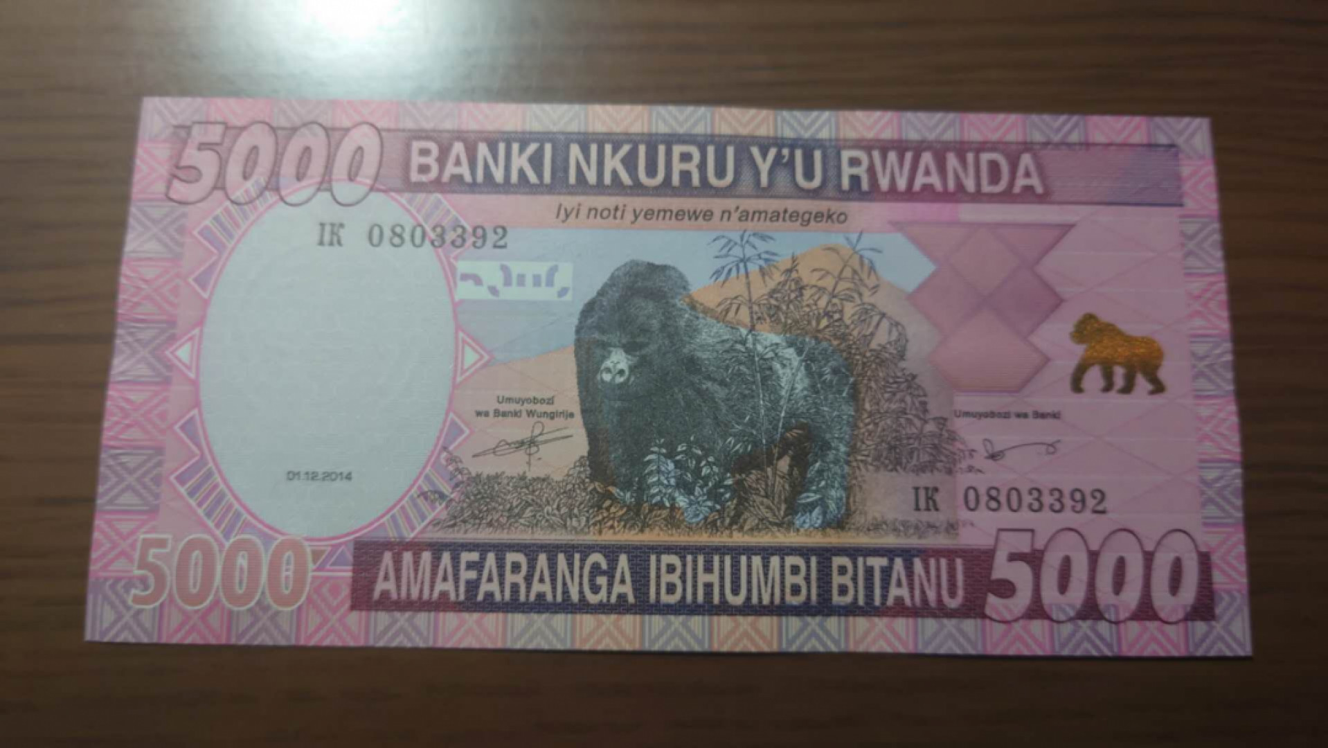 12.13晚【囧羊收藏】精选微拍第42期暨2021年第三十三期 各国钱币精选（纸币+硬币） 2014年卢旺达5000法郎 全新UNC无47尾号392