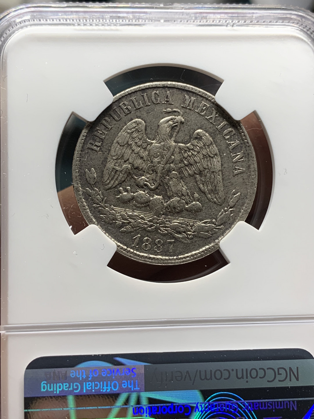 《竞宝斋》钱币微拍-第21场-本周日，周一2场连拍（全场顺丰包邮） NGC-AUD  墨西哥天平鹰洋半圆   mo 1887  原味老包浆  非常少的品种