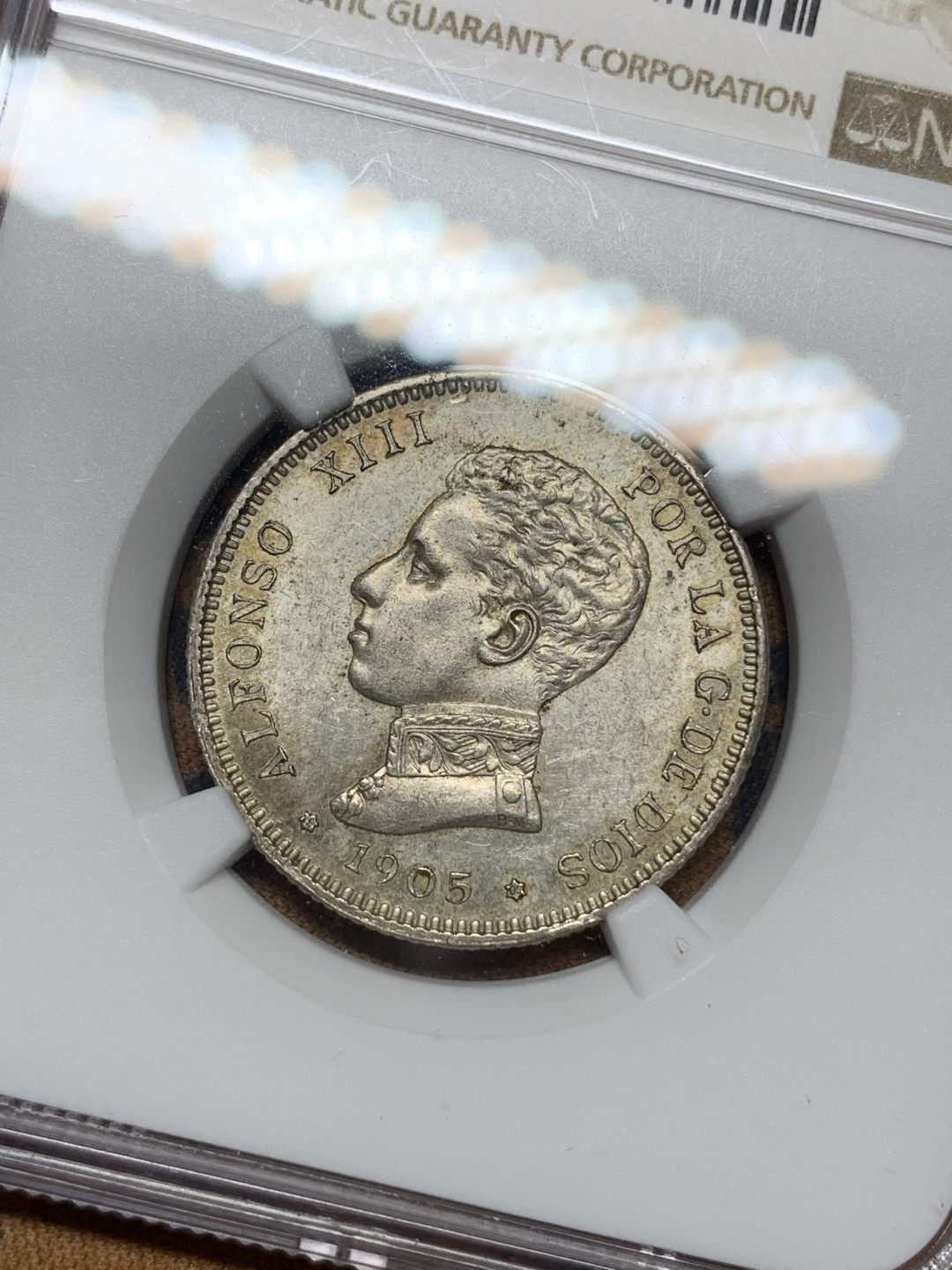 《竞宝斋》钱币微拍-第21场-本周日，周一2场连拍（全场顺丰包邮） NGC-MS63西班牙 1905年 阿方索十三世军装 2比塞塔 银币 原光好品