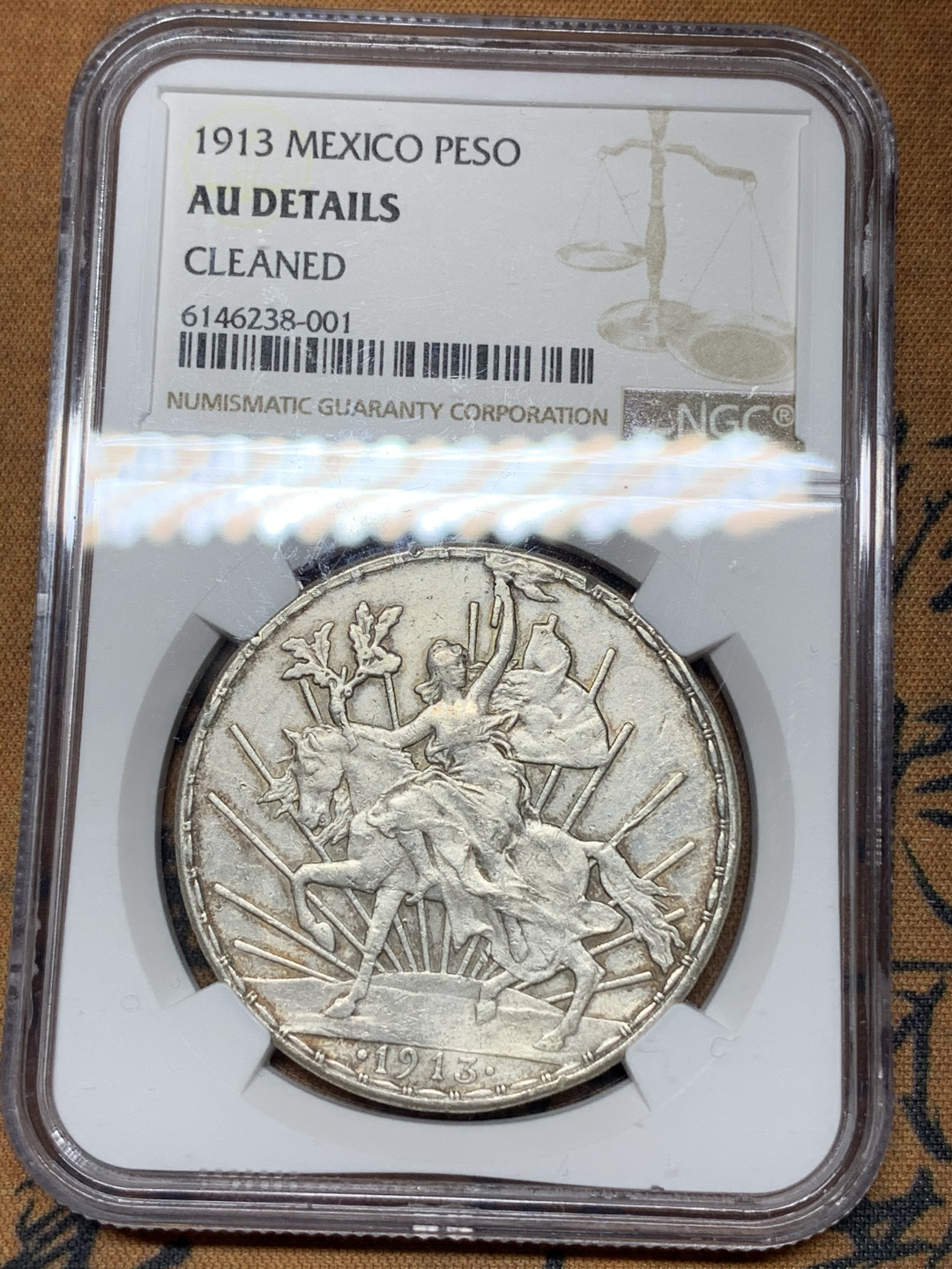 《竞宝斋》钱币微拍-第21场-本周日，周一2场连拍（全场顺丰包邮） NGC-AUD  墨西哥骑马鹰洋1比索  1913  原味老包浆  热门低估品种
