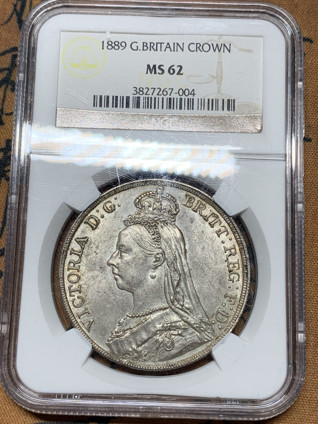 《竞宝斋》钱币微拍-第21场-本周日，周一2场连拍（全场顺丰包邮） NGC-MS62 英国1889年马剑克朗酱彩一流状态见银霜