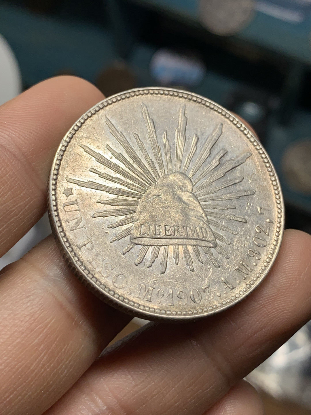 《竞宝斋》钱币微拍-第21场-本周日，周一2场连拍（全场顺丰包邮） 墨西哥鹰洋1903年1比索细节清晰近乎全羽