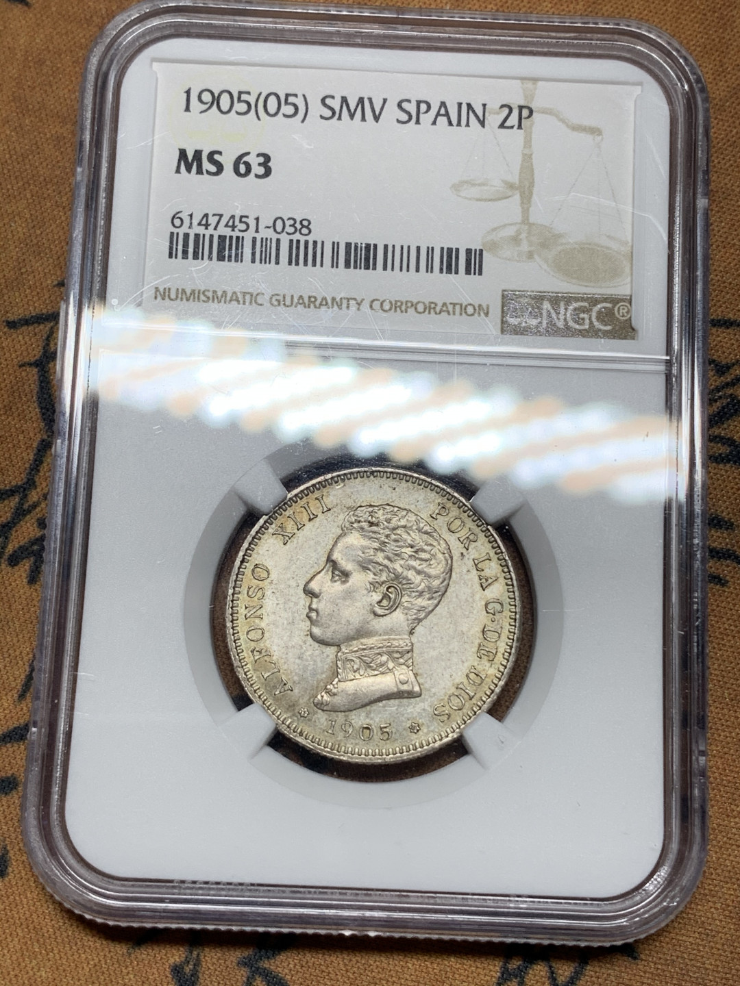 《竞宝斋》钱币微拍-第21场-本周日，周一2场连拍（全场顺丰包邮） NGC-MS63西班牙 1905年 阿方索十三世军装 2比塞塔 银币 原光好品