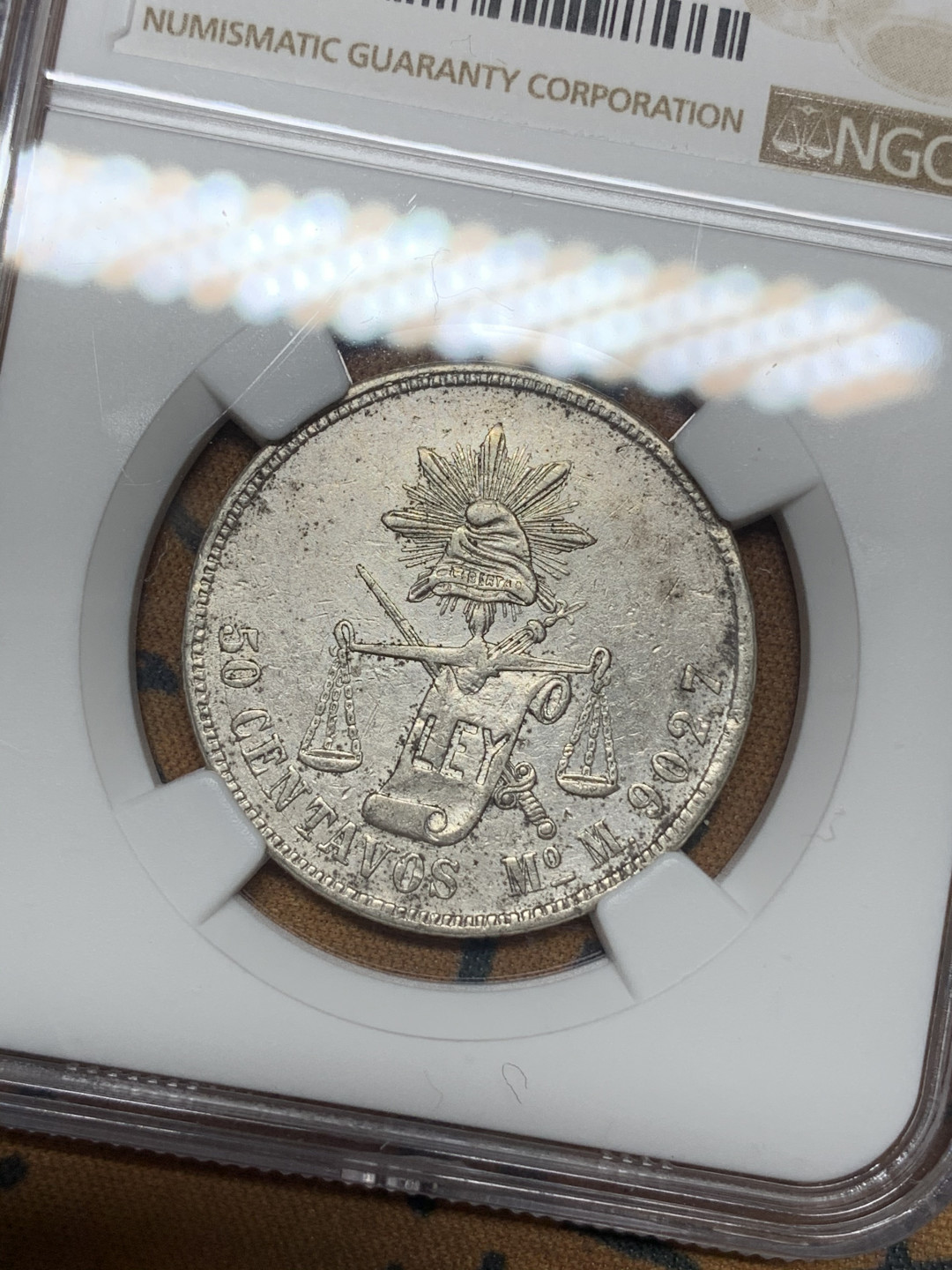 《竞宝斋》钱币微拍-第21场-本周日，周一2场连拍（全场顺丰包邮） NGC-AUD  墨西哥天平鹰洋半圆   mo 1887  原味老包浆  非常少的品种