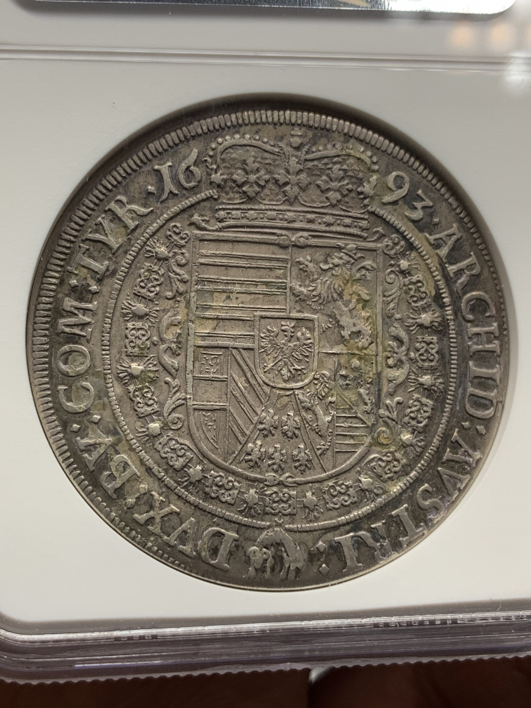 《竞宝斋》钱币微拍-第21场-本周日，周一2场连拍（全场顺丰包邮） NGC-XF45 1693  HALL DAV-3243 奥地利 1 泰勒 少见版本  原味黑彩   亚军分  2005年au的一枚裸币拍了920刀