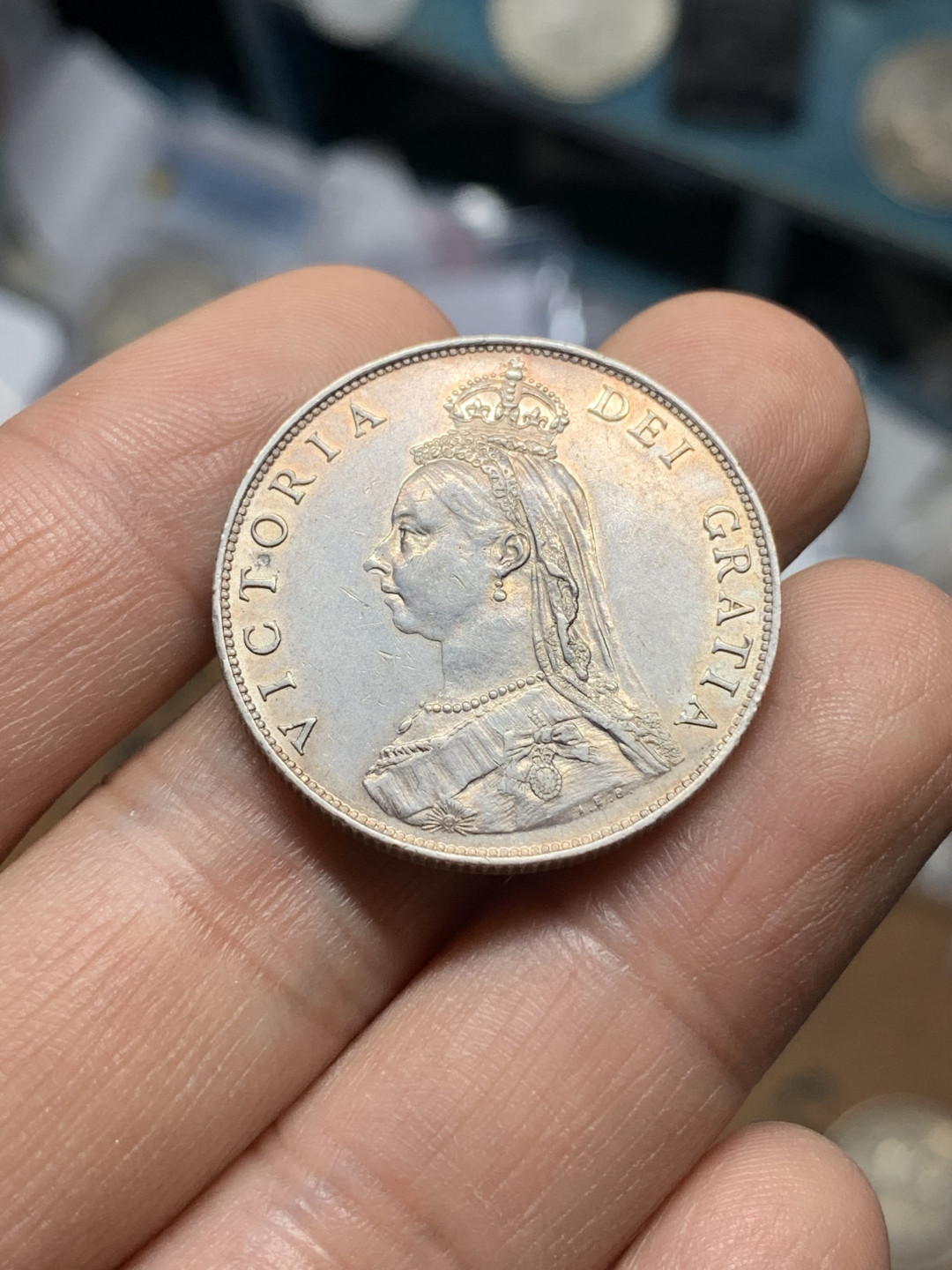 《竞宝斋》钱币微拍-第21场-本周日，周一2场连拍（全场顺丰包邮） 英国1887年维多利亚高冠2先令金色包浆