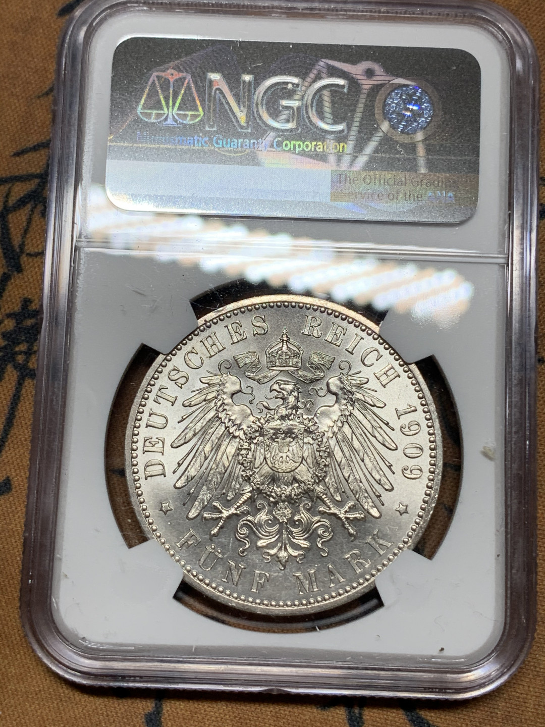 《竞宝斋》钱币微拍-第21场-本周日，周一2场连拍（全场顺丰包邮） NGC-MS64 德国 萨克森 1909年莱比锡大学 5马克 大银币 爆光好品