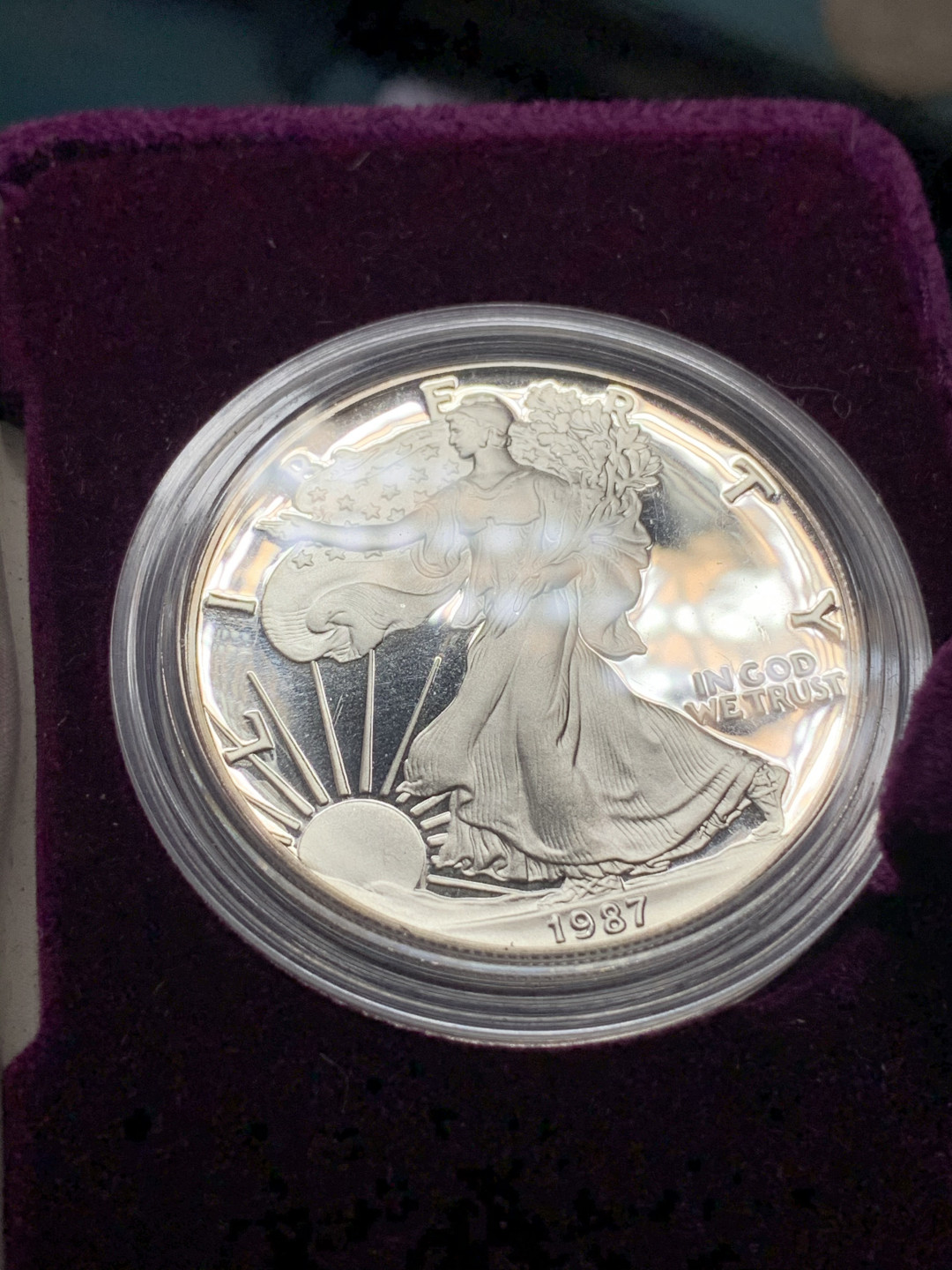 《竞宝斋》钱币微拍-第21场-本周日，周一2场连拍（全场顺丰包邮） 美国 1987年 1美元 行走女神精制银币 原盒证书