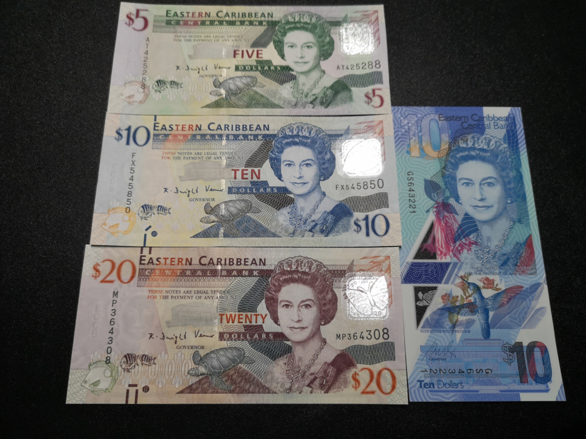 《外钞收藏家》第一百五十五期拍卖 双连拍第二场（本期59件）） 东加勒比两个版本4张 全新UNC