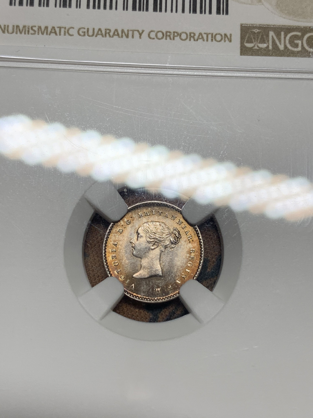 《竞宝斋》钱币微拍-第21场-本周日，周一2场连拍（全场顺丰包邮） NGC-MS64 完美细节  英国1877 年 维多利亚 2便士银币 灌足节银币