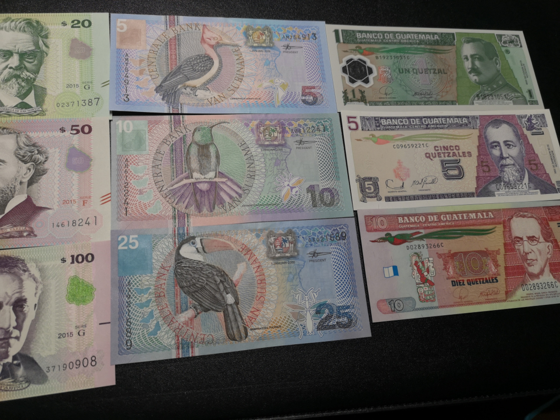 《外钞收藏家》第一百五十五期拍卖 双连拍第二场（本期59件）） 巴拉圭、乌拉圭、苏里南、危地马拉 每国三张小套 全新UNC