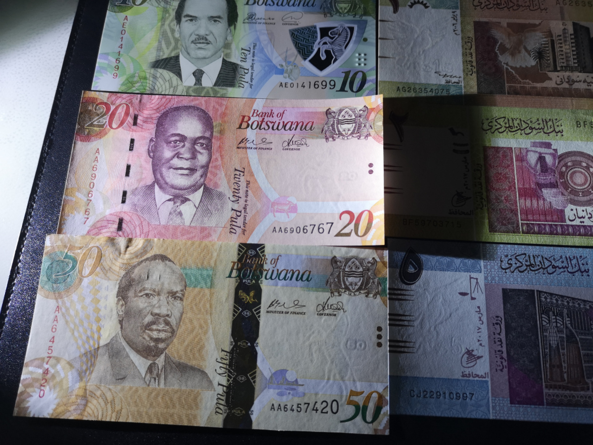 《外钞收藏家》第一百五十五期拍卖 双连拍第二场（本期59件）） 博茨瓦纳3张、北苏丹6张一套 全新UNC