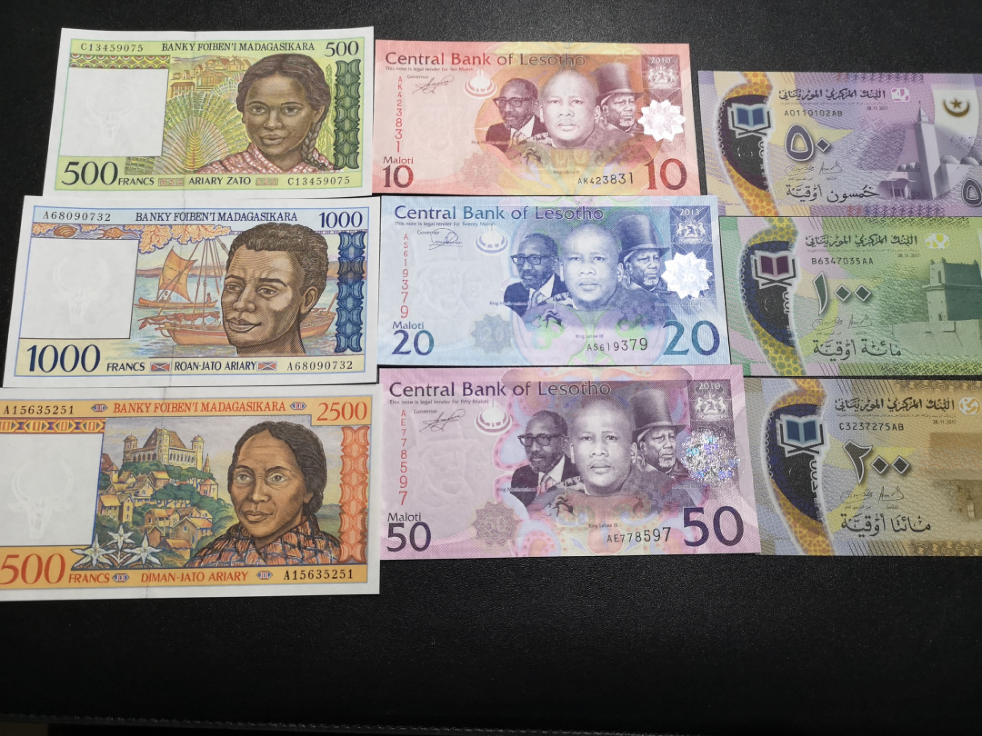 《外钞收藏家》第一百五十五期拍卖 双连拍第二场（本期59件）） 马达加斯加、莱索托、毛里塔尼亚、佛得角 每国三张小套 全新UNC