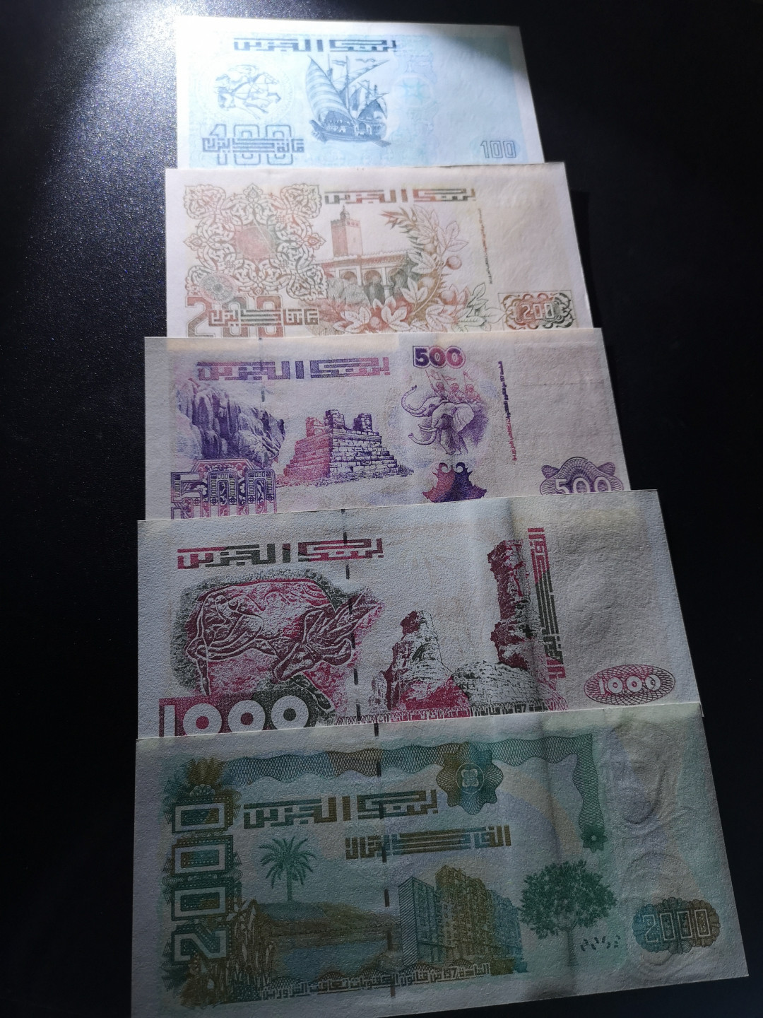 《外钞收藏家》第一百五十五期拍卖 双连拍第二场（本期59件）） 阿尔及利亚一套5张 全新UNC