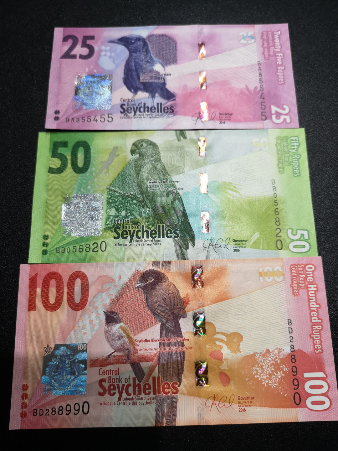 《外钞收藏家》第一百五十五期拍卖 双连拍第二场（本期59件）） 塞舌尔小套3张 全新UNC