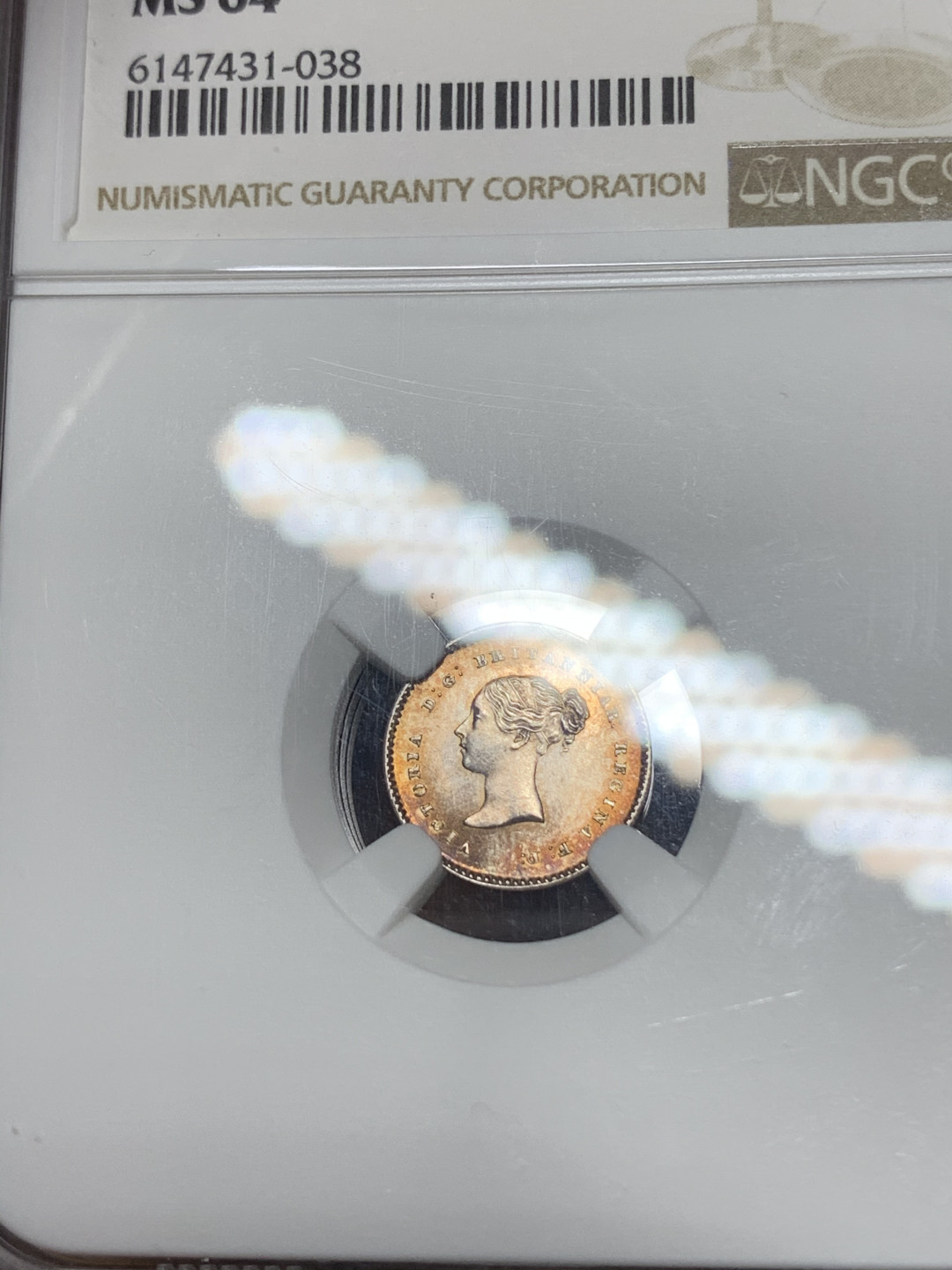 《竞宝斋》钱币微拍-第21场-本周日，周一2场连拍（全场顺丰包邮） NGC-MS64 完美细节  英国1877 年 维多利亚 2便士银币 灌足节银币