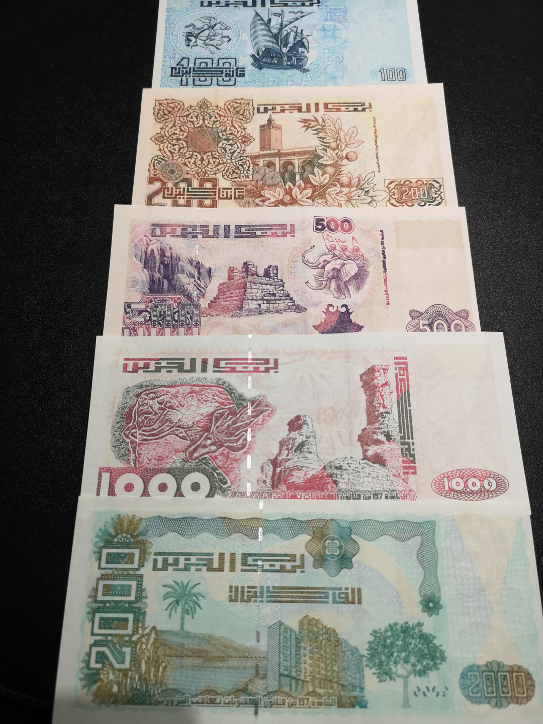 《外钞收藏家》第一百五十五期拍卖 双连拍第二场（本期59件）） 阿尔及利亚一套5张 全新UNC