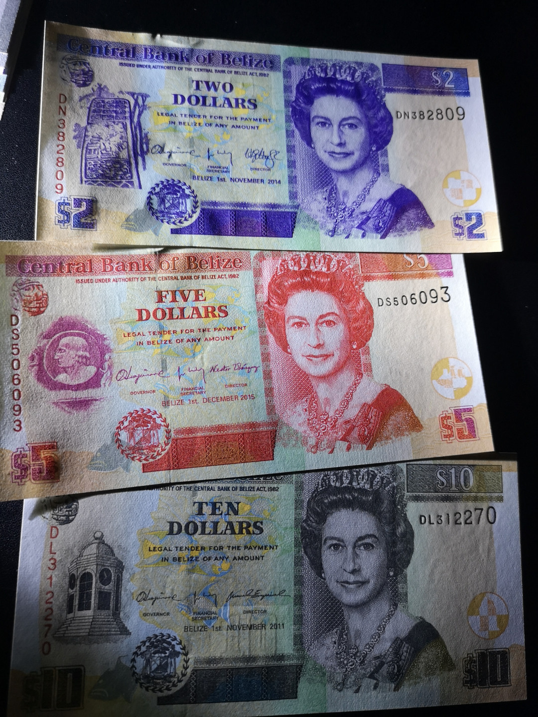 《外钞收藏家》第一百五十五期拍卖 双连拍第二场（本期59件）） 伯利兹小套女王3张 全新UNC