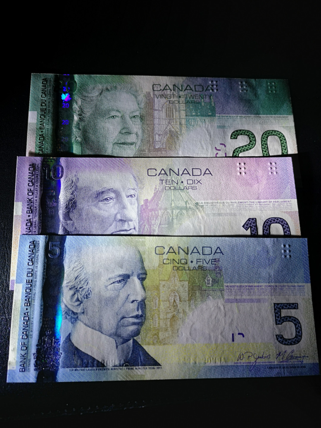 《外钞收藏家》第一百五十五期拍卖 双连拍第二场（本期59件）） 加拿大旅版一套3张 全新UNC 20是获奖币版本