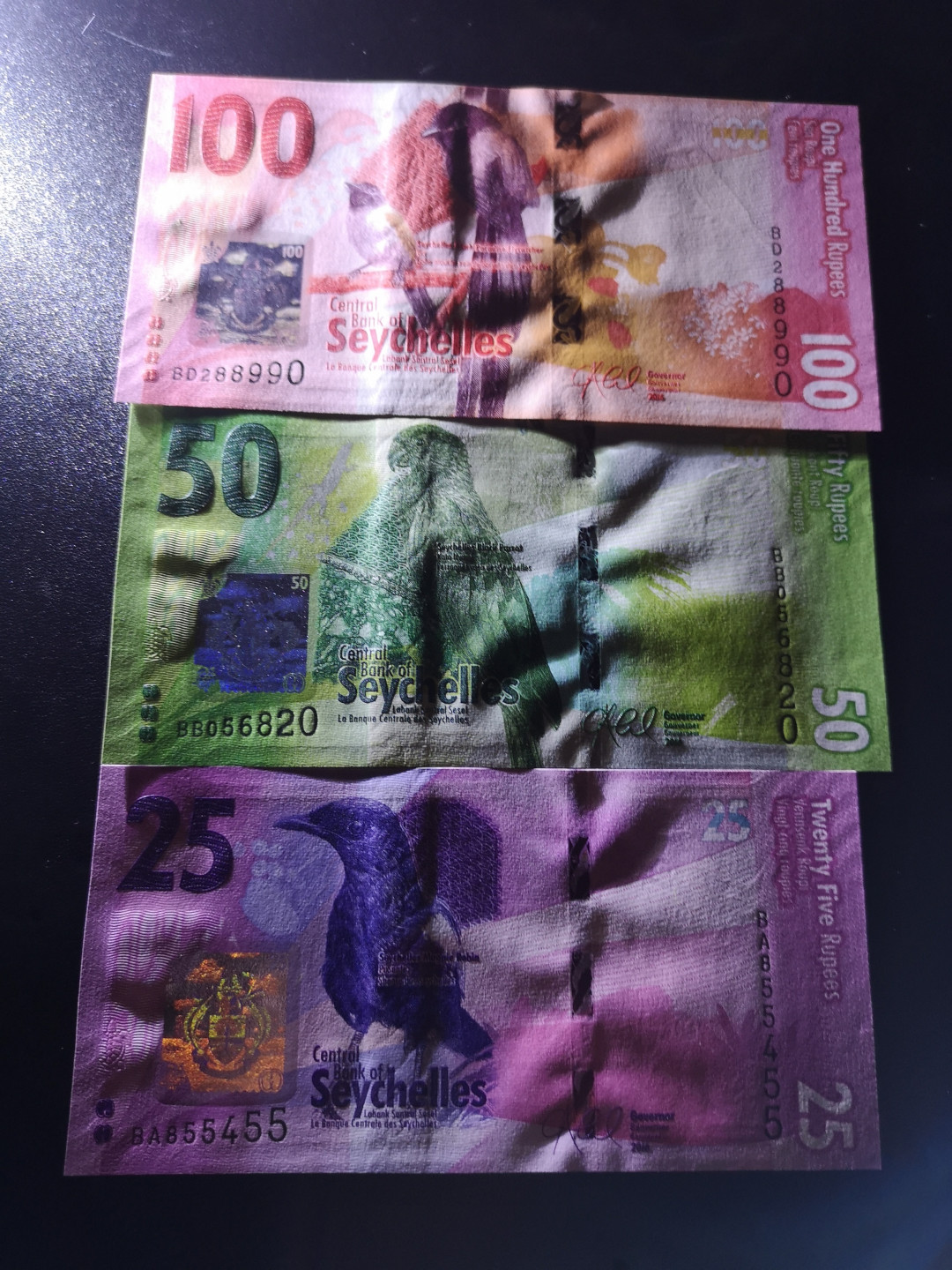 《外钞收藏家》第一百五十五期拍卖 双连拍第二场（本期59件）） 塞舌尔小套3张 全新UNC