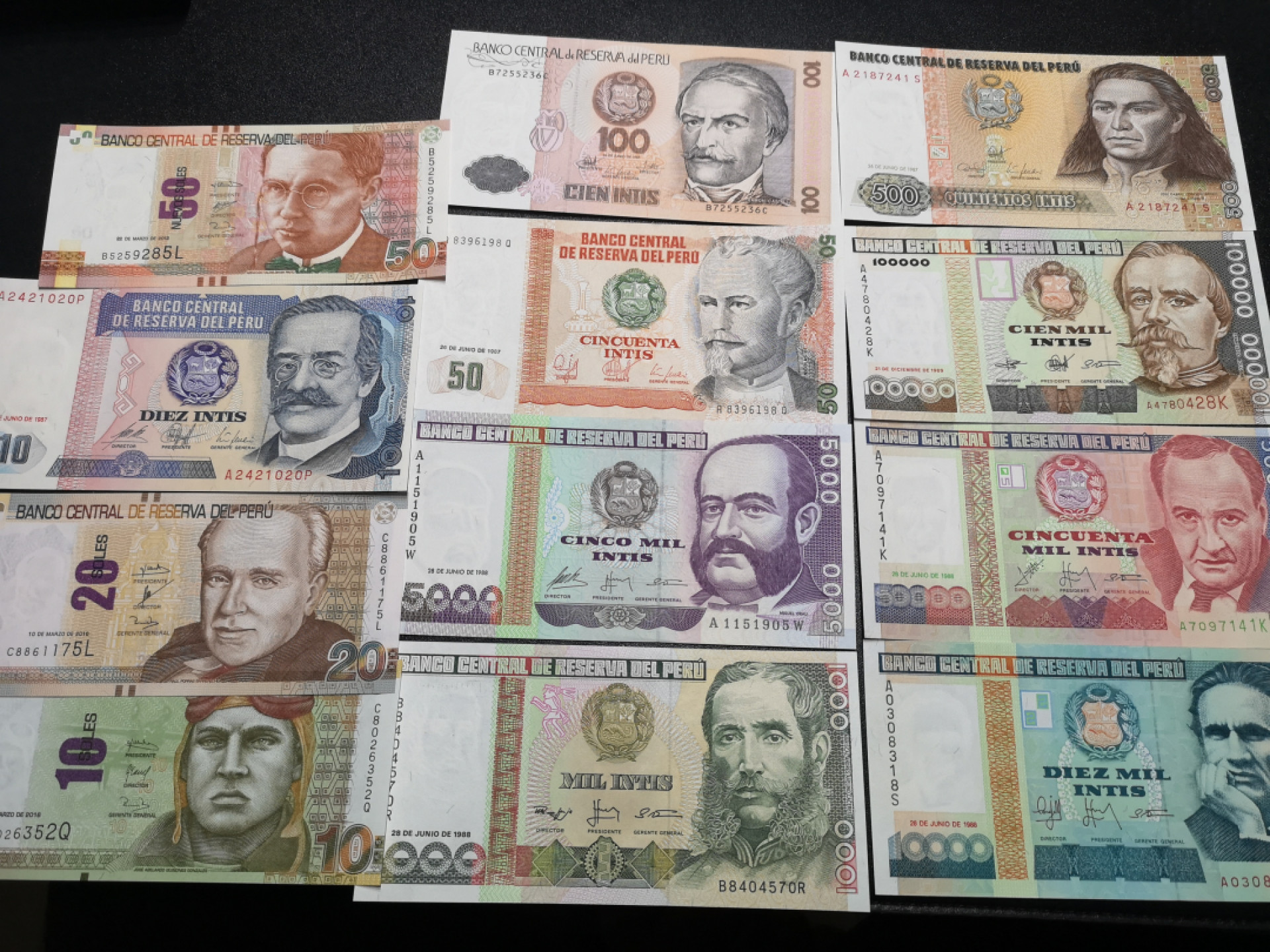 《外钞收藏家》第一百五十五期拍卖 双连拍第二场（本期59件）） 秘鲁两个版本两套 12张 全新UNC