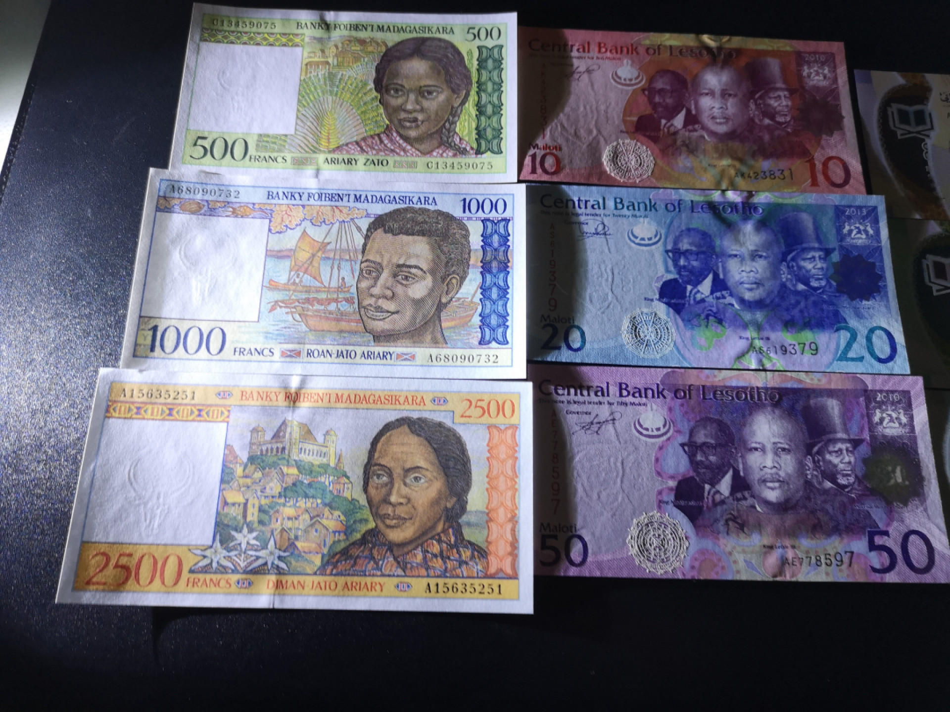 《外钞收藏家》第一百五十五期拍卖 双连拍第二场（本期59件）） 马达加斯加、莱索托、毛里塔尼亚、佛得角 每国三张小套 全新UNC