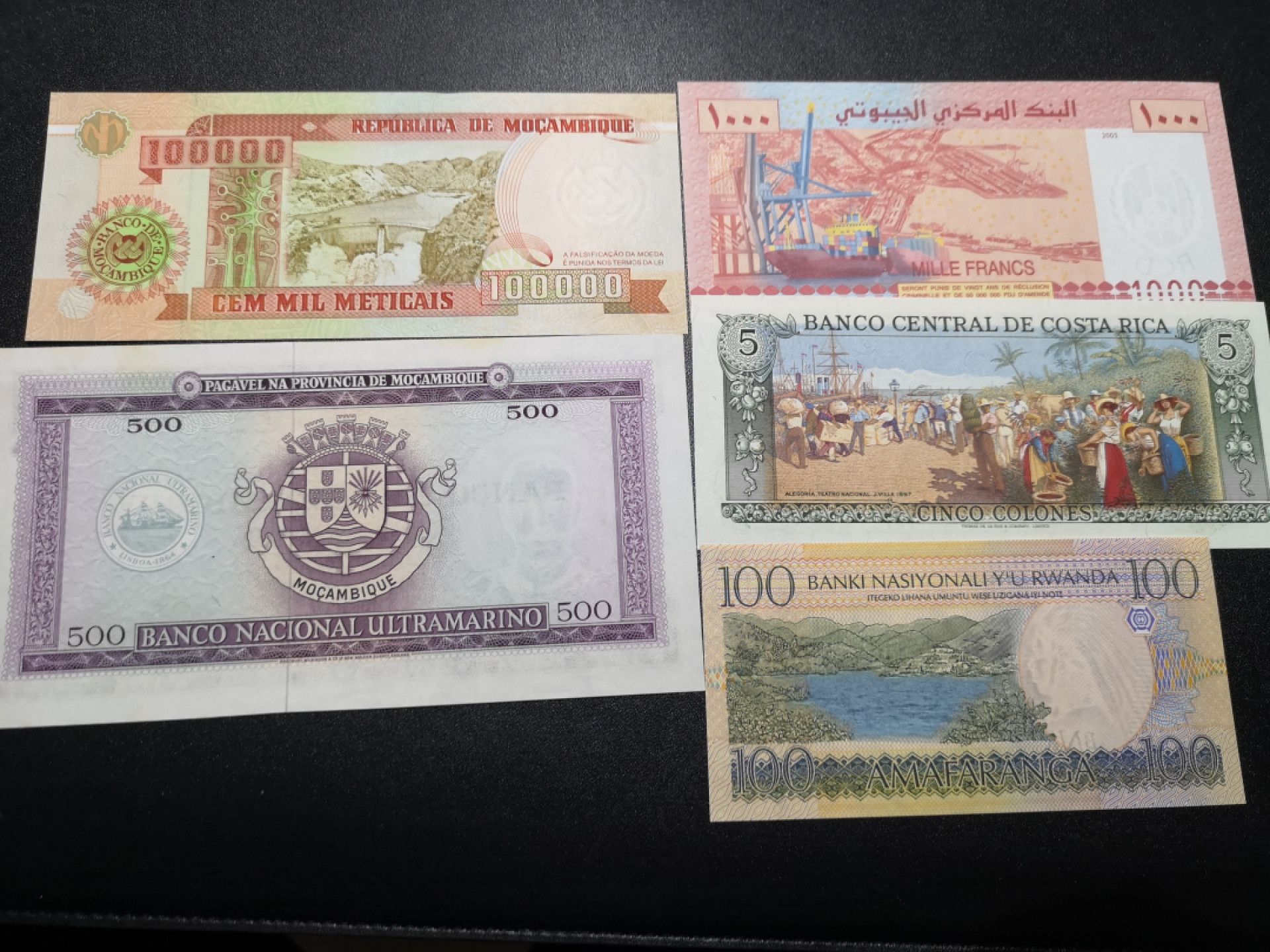 《外钞收藏家》第一百五十五期拍卖 双连拍第二场（本期59件）） 五个国家各1张 莫桑比克有黄 其他全新