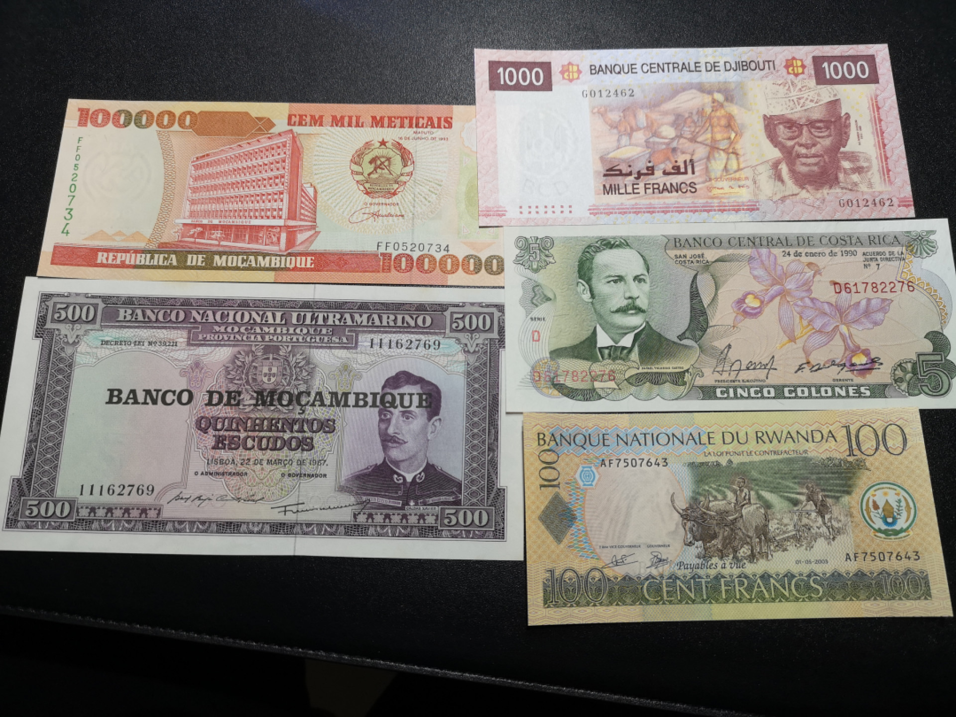 《外钞收藏家》第一百五十五期拍卖 双连拍第二场（本期59件）） 五个国家各1张 莫桑比克有黄 其他全新