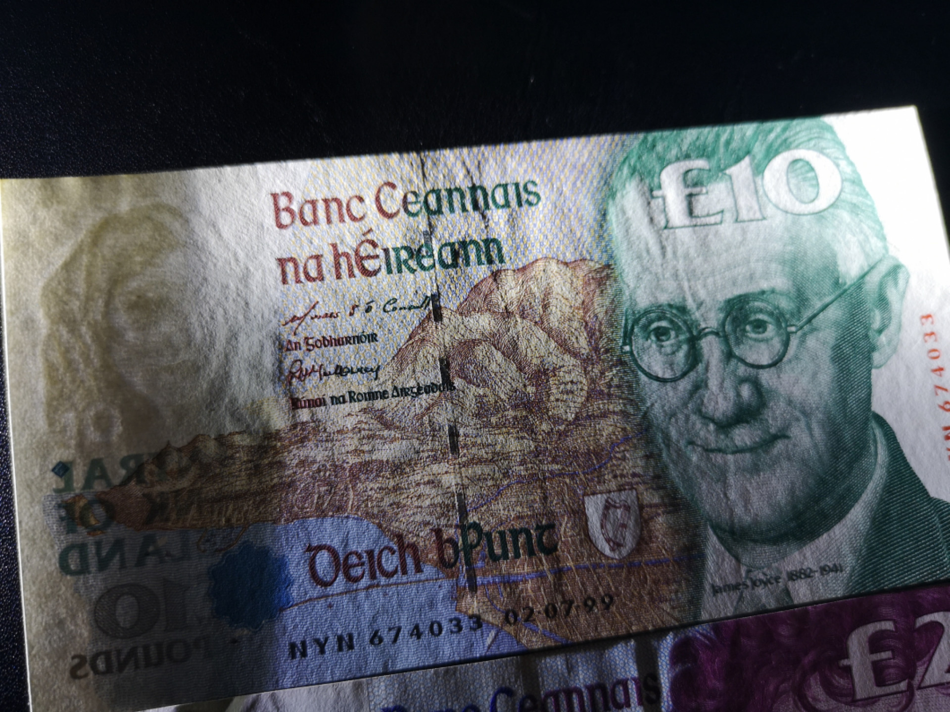 《外钞收藏家》第一百五十五期拍卖 双连拍第二场（本期59件）） 爱尔兰末版20、10 VF和AU品相两张